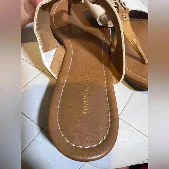 Tommy Hilfiger White And Brown Logo Sandles - Picture 3 of 8